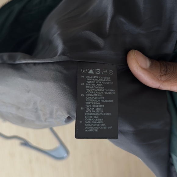 H&M Puffy Vest - size 42R - Picture 7 of 7